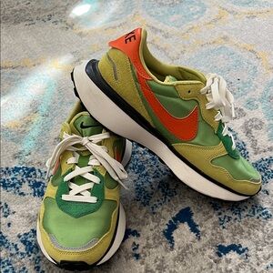 Nike Phoenix Waffle size 9